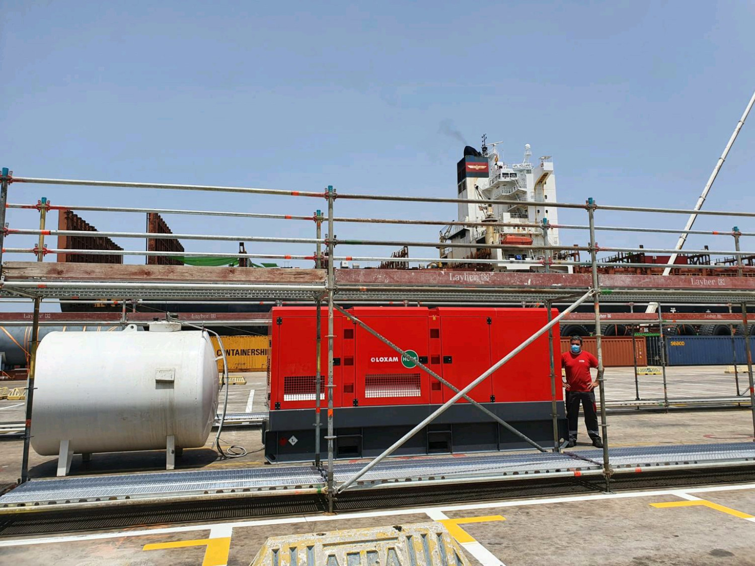 Generator set supplements energy in ports