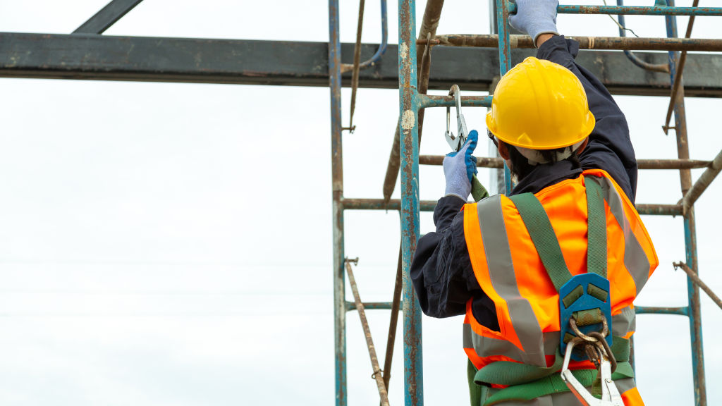 obrero construccion trabajos con más riesgo