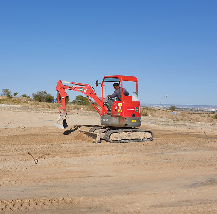 Alquiler De Miniexcavadora 2500kg